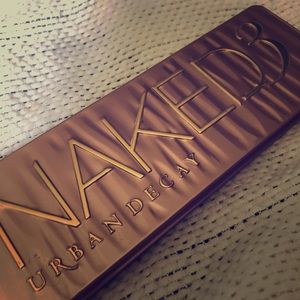 Naked 3 eyeshadow palette